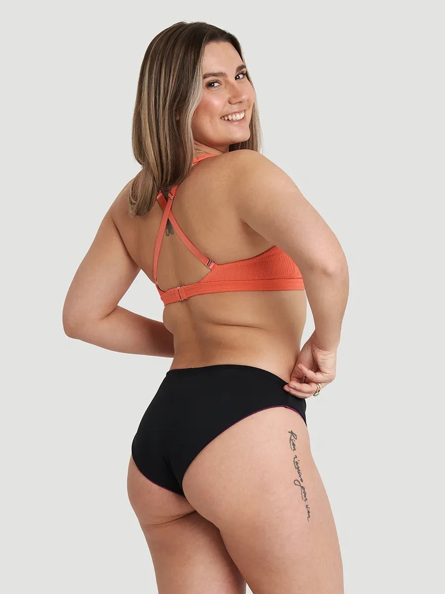 Leanne porte la taille M | Leanne is wearing size M
