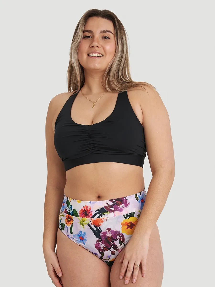 Leanne porte la taille M | Leanne is wearing size M