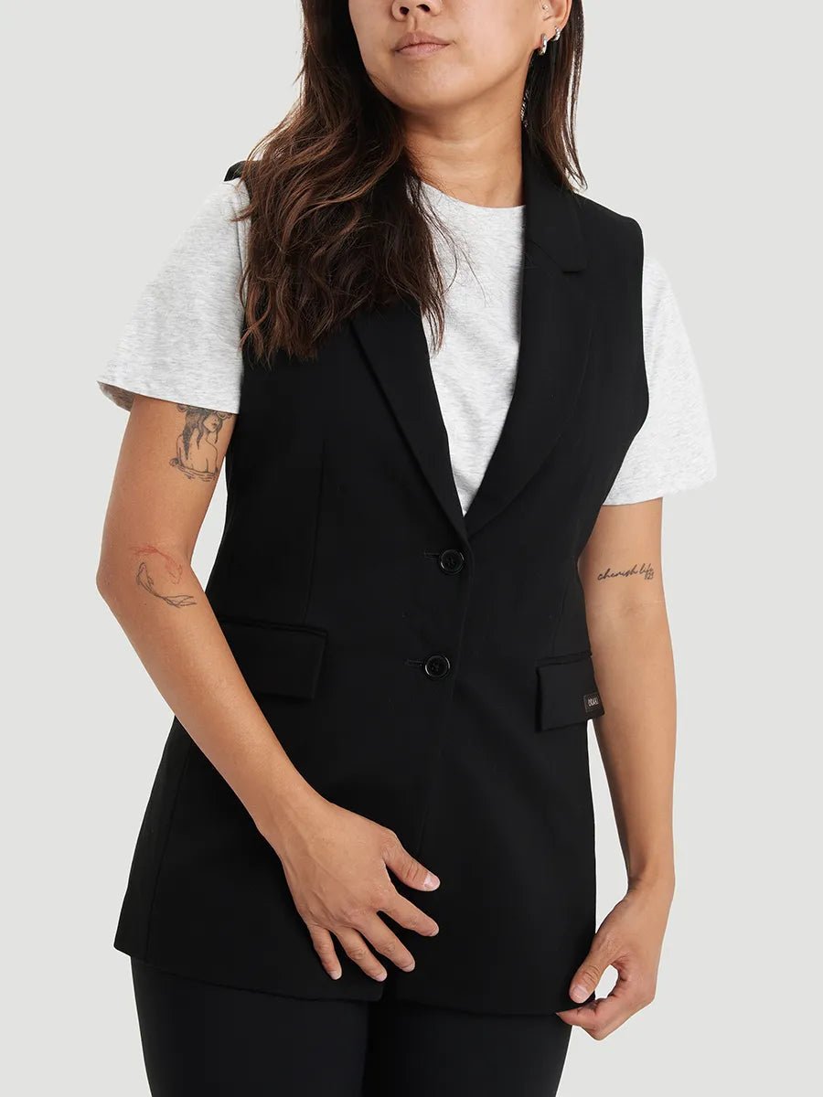 Le modèle porte la taille S | The model is wearing size S