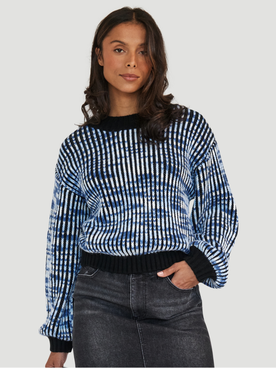 Camille porte la taille S | Camille is wearing size S