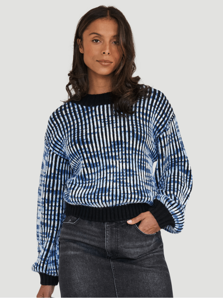 Camille porte la taille S | Camille is wearing size S