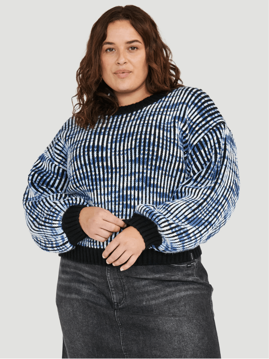 Dahlia porte la taille XXL | Dahlia is wearing size XXL