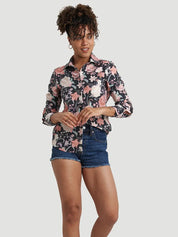 Kenya porte la taille S | Kenya is wearing size S