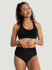 Marine porte la taille S | Marine is wearing size S