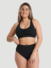 Leanne porte la taille M | Leanne is wearing size M
