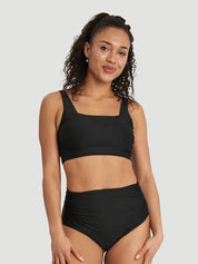 Marine porte la taille S | Marine is wearing size S