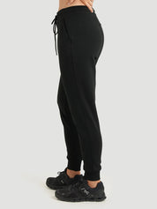 Andréanne porte la taille S | Andréanne is wearing size S