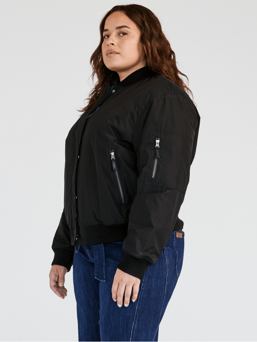 Dahlia porte la taille XXL | Dahlia is wearing size XXL