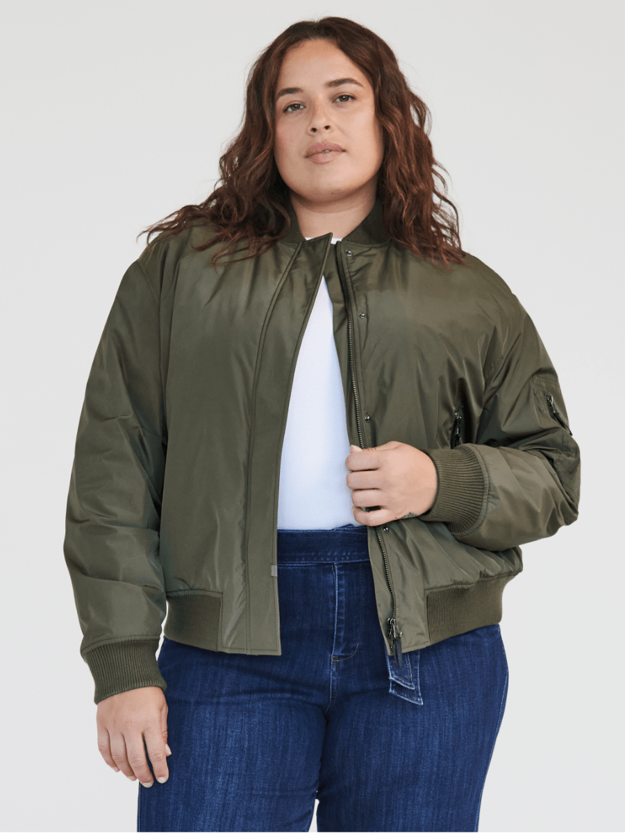 Dahlia porte la taille XXL | Dahlia is wearing size XXL