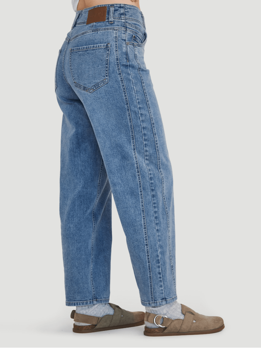Marie-William porte la taille 27 | Marie-William is wearing size 27