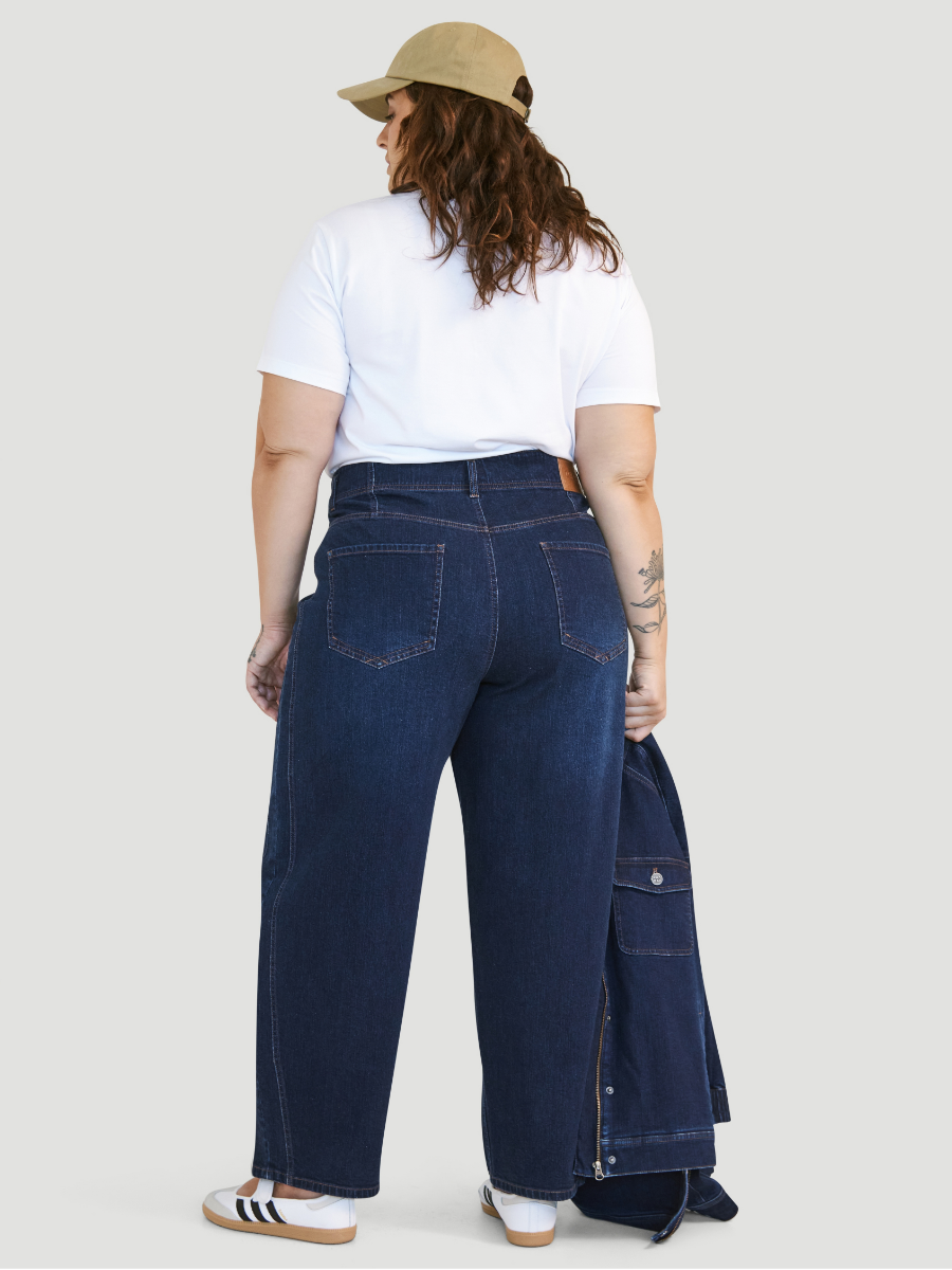 Dahlia porte la taille XXL | Dahlia is wearing size XXL