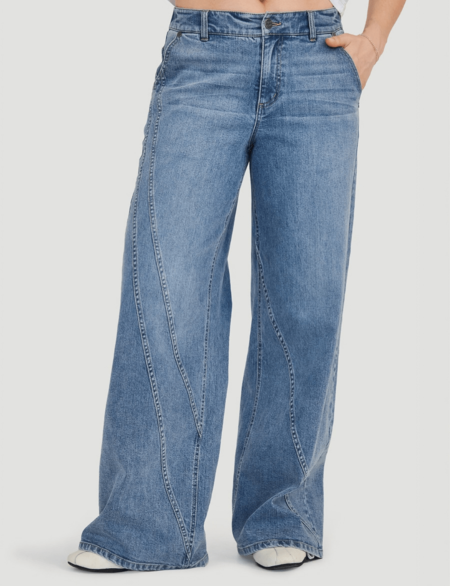 Marie-William porte la taille S | Marie-William is wearing size S