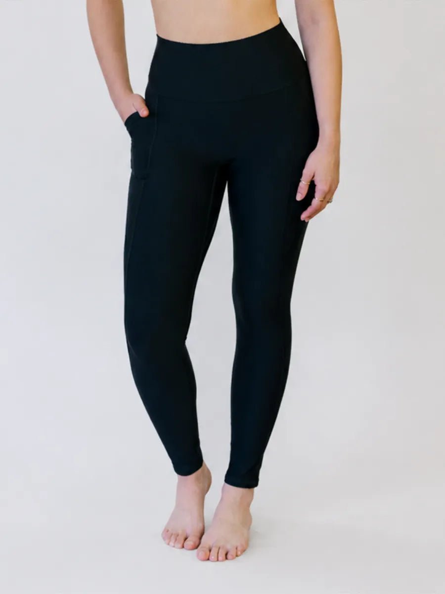 Morgane porte la taille S | Morgane is wearing size S
