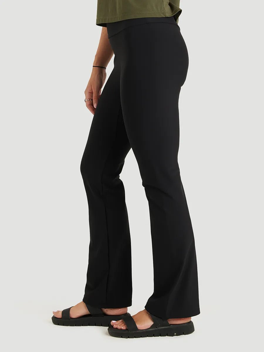 Andréanne porte la taille S | Andréanne is wearing size S