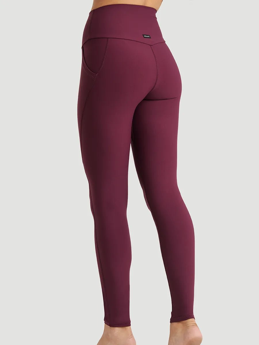 La mannequin porte la taille S | The model is wearing size S