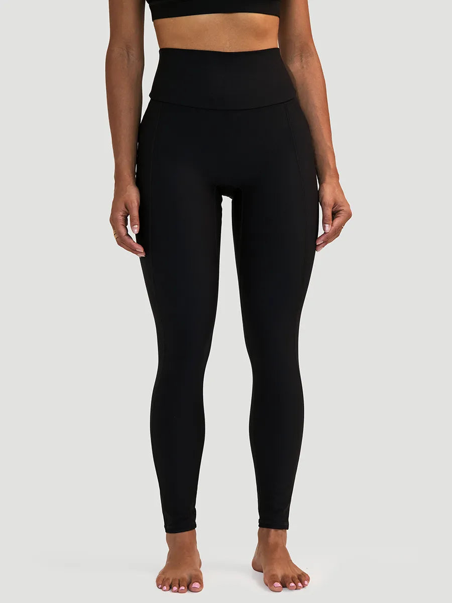 Camille porte la taille S | Camille is wearing size S