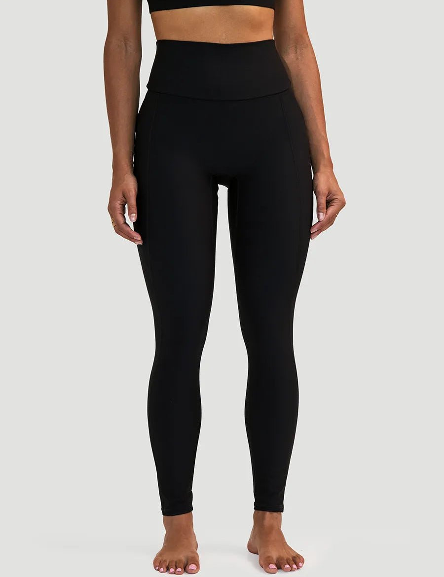 Camille porte la taille S | Camille is wearing size S