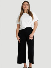Leanne porte la taille M | Leanne is wearing size M