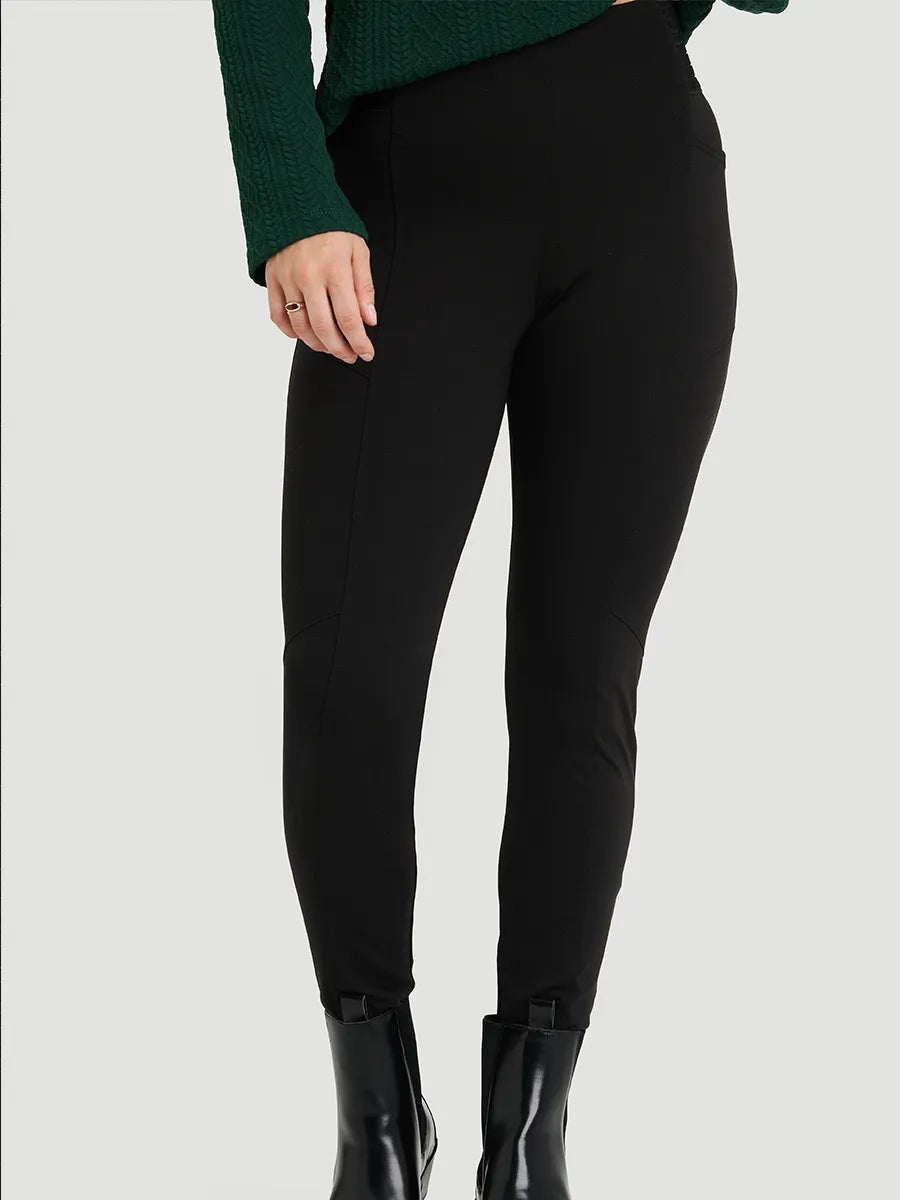 Marianne porte la taille S | Marianne is wearing size S