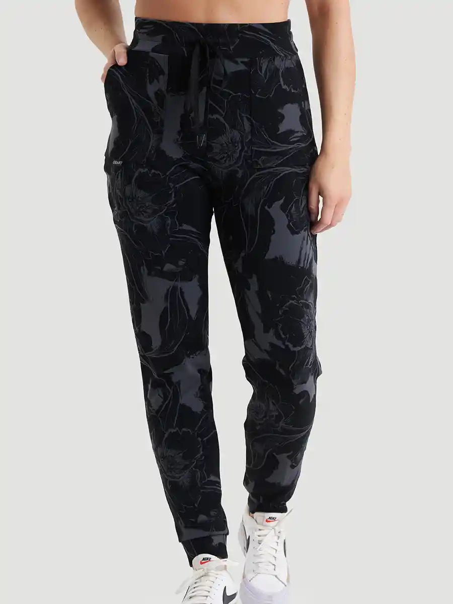 Virginie porte la taille S | Virginie is wearing size S