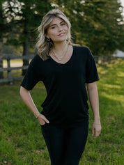 T-shirt ample Ecovero™ col V profond - Noir