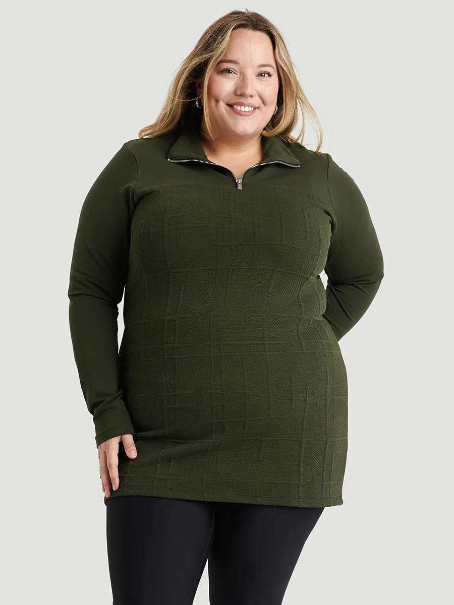 La modèle porte la taille XXL | The model is wearing size XXL