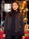 Zhi porte la taille L | Zhi is wearing size L