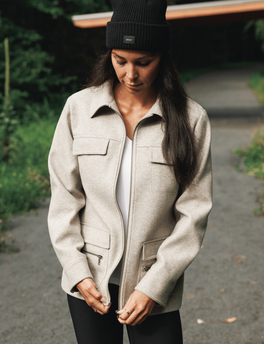 Rebecca porte la taille S | Rebecca is wearing size S