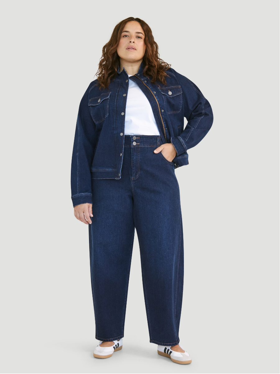 Dahlia porte la taille XXL | Dahlia is wearing size XXL