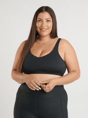 La modèle porte la taille L | Model is wearing size L 