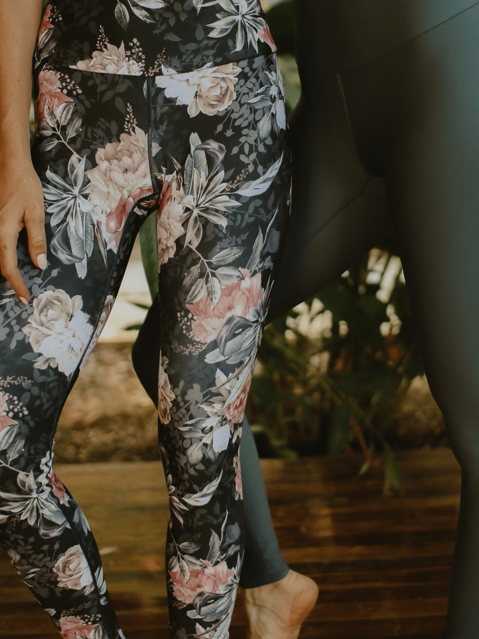 Lululemon floral printed cropped leggings size 6