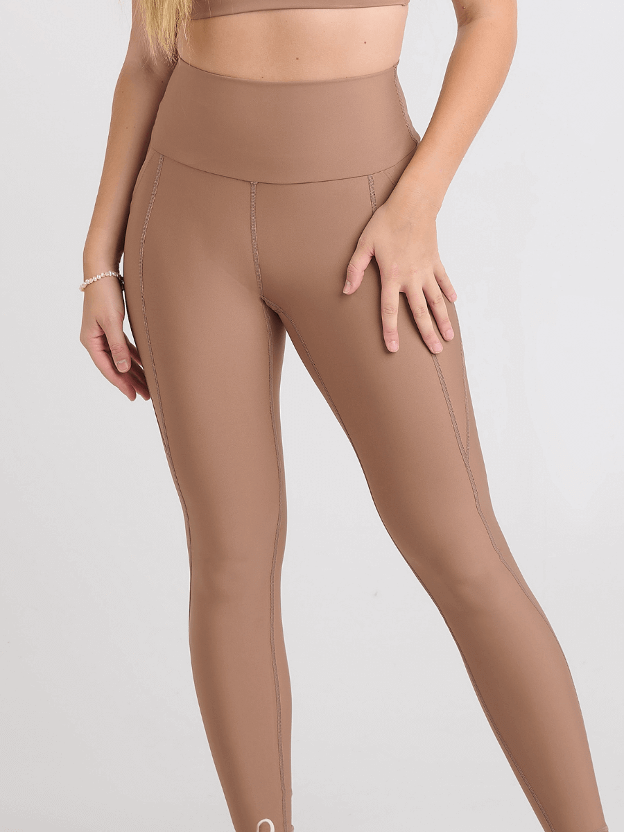 Ingrid porte la taille S | Ingrid is wearing size S